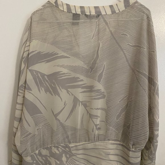 New York Company Sheer Top Large - Picture 3 of 10